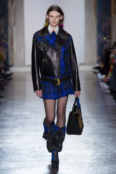 Look 12